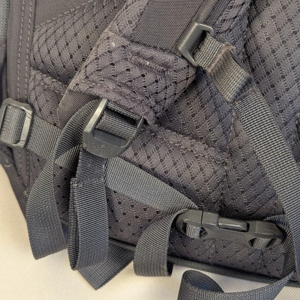 The North Face Thrashed Borealis Backpack Grey Black FlexVent Bungee Daypack